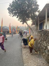 Warga Pulegundes I Kompak Gotong Royong Bersihkan Lingkungan Padukuhan